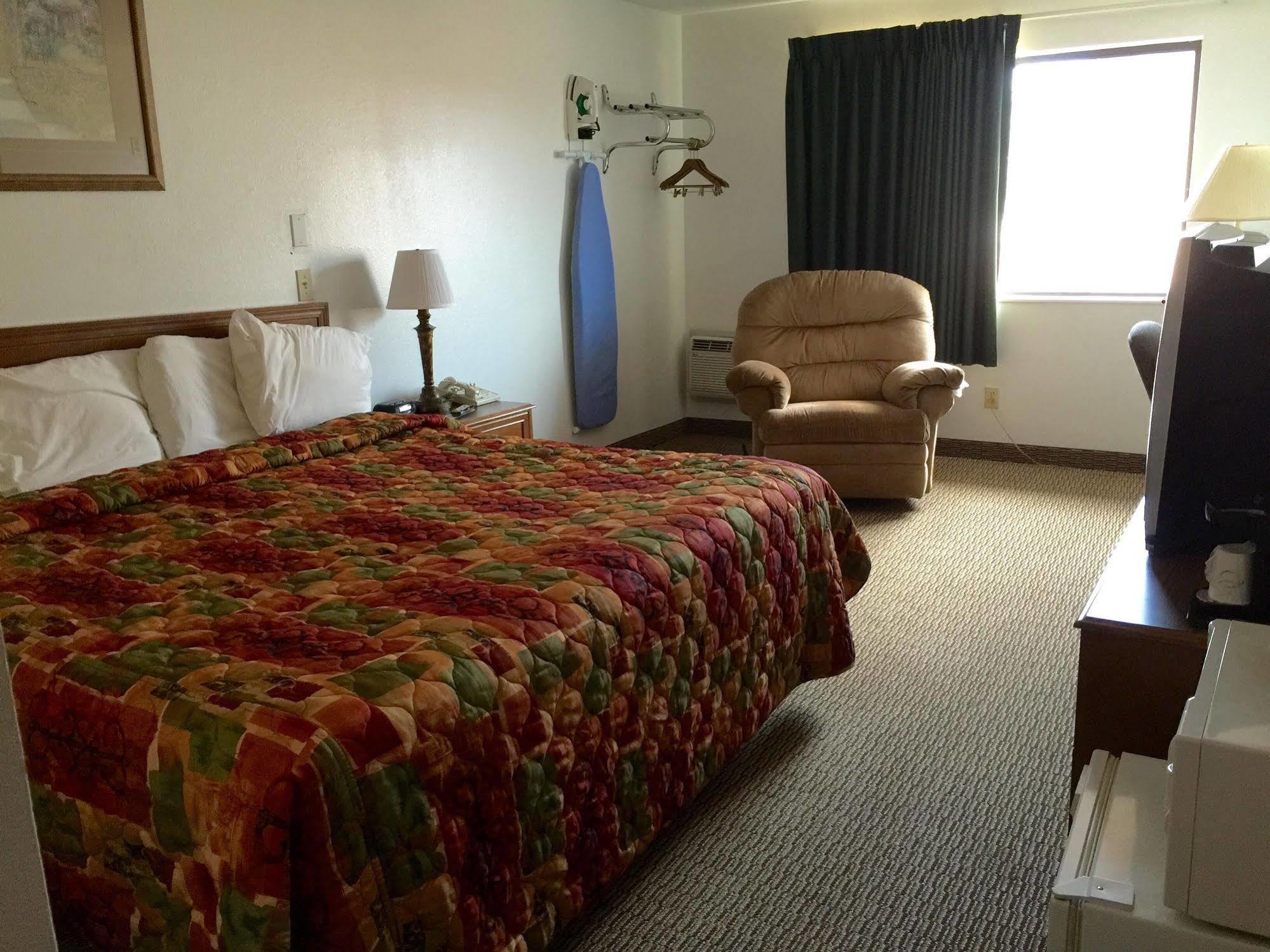 Super 8 By Wyndham Shenandoah Hotell Exteriör bild