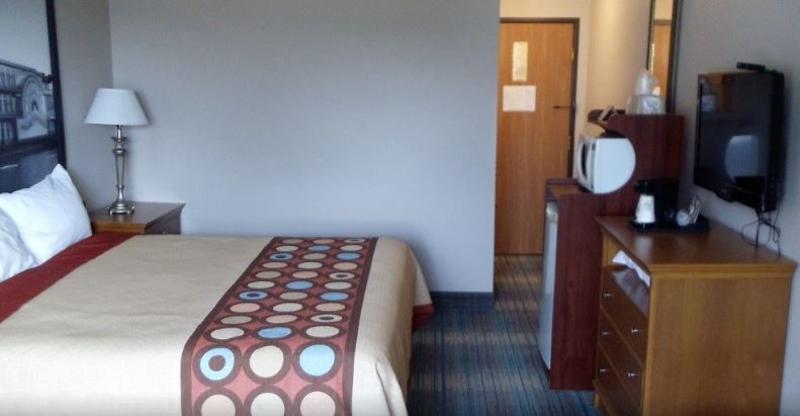Super 8 By Wyndham Shenandoah Hotell Exteriör bild